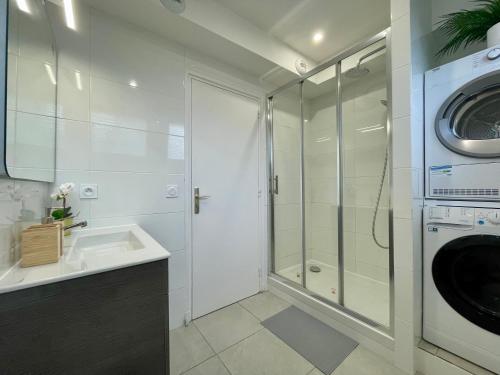 BnGo I Le Spacieux I 3 chambres, 2 salles de bain, 1 toilette, parking privé gratuit, 8 personnes, Vieux Lyon hypercentre photo 8