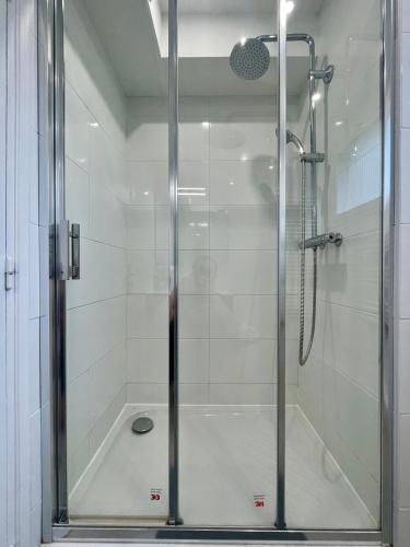 BnGo I Le Spacieux I 3 chambres, 2 salles de bain, 1 toilette, parking privé gratuit, 8 personnes, Vieux Lyon hypercentre photo 26
