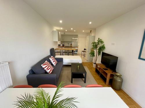 BnGo I Le Spacieux I 3 chambres, 2 salles de bain, 1 toilette, parking privé gratuit, 8 personnes, Vieux Lyon hypercentre photo 36