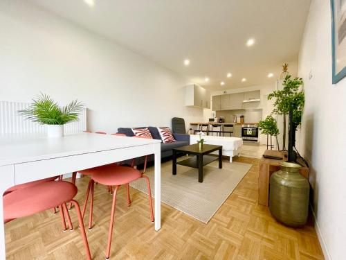 BnGo I Le Spacieux I 3 chambres, 2 salles de bain, 1 toilette, parking privé gratuit, 8 personnes, Vieux Lyon hypercentre photo 32