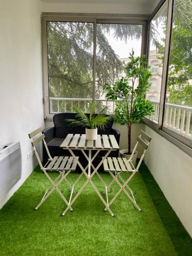 BnGo I Le Spacieux I 3 chambres, 2 salles de bain, 1 toilette, parking privé gratuit, 8 personnes, Vieux Lyon hypercentre photo 23