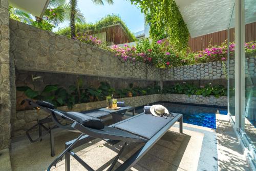 Bazén v ubytování Private Pool Residence at Surin Beach nebo v jeho okolí