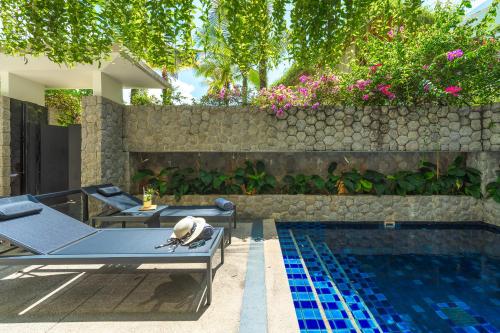Bazén v ubytování Private Pool Residence at Surin Beach nebo v jeho okolí