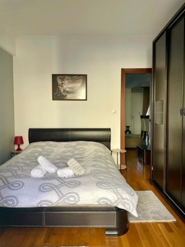 Postel nebo postele na pokoji v ubytování Honeybee Apartment kordelio area