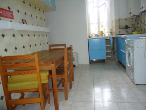 Кухня или кухненски бокс в New Aljubarrota Guest House