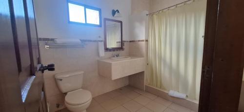 Koupelna v ubytování Hotel Playa Bonita Tela
