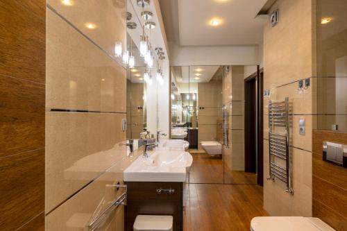 Koupelna v ubytování Gaverskyi Apartment FREE PARKING nad Odrą