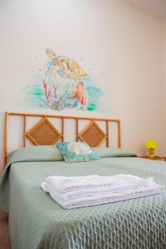 Una cama o camas en una habitación de Falco in Pietra