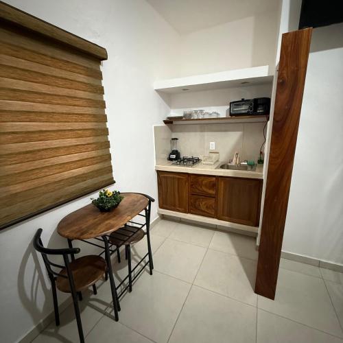 Η κουζίνα ή μικρή κουζίνα στο Bungalows La Condesa