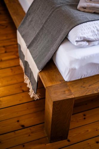 a bedroom with a bed with a wooden foot board at Klassen Stay - Design Apartments direkt am HBF Aachen in Aachen