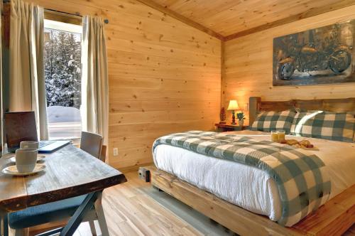 Katil atau katil-katil dalam bilik di Refuge Tremblant Spa Ski 11min
