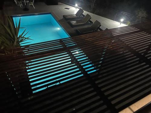 Бассейн в Golden olive villa или поблизости