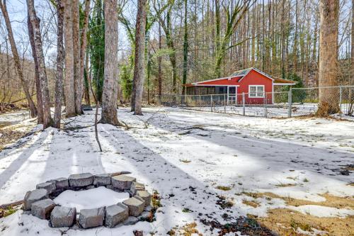Fish, Hike and Relax Marietta Gem with River Access! v zimě