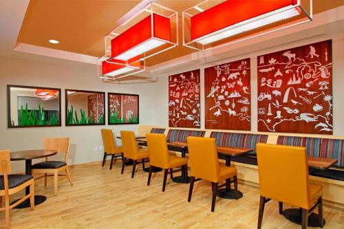 Posezení v ubytování TownePlace Suites by Marriott New Orleans Harvey/West Bank