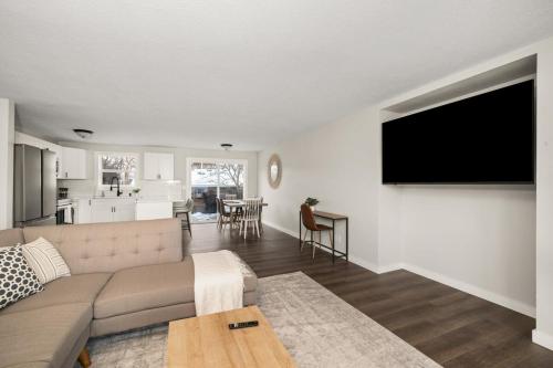 Μια τηλεόραση ή/και κέντρο ψυχαγωγίας στο Hayden Villa close to Triple Play