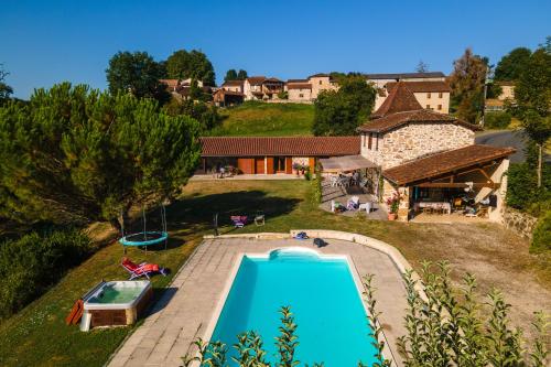 Fotografie z fotogalerie ubytování Oustal de la FRAYSSIERE v destinaci Felzins