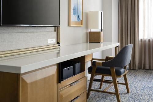 a desk with a television and a chair in a room at Marriott Marquis San Diego Marina in San Diego