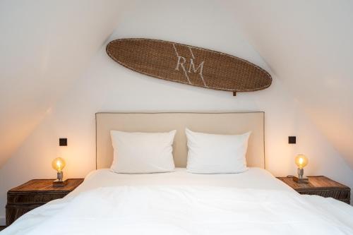 a bedroom with a bed with a surfboard on the wall at Ankerplatz SPO 2 in Böhl