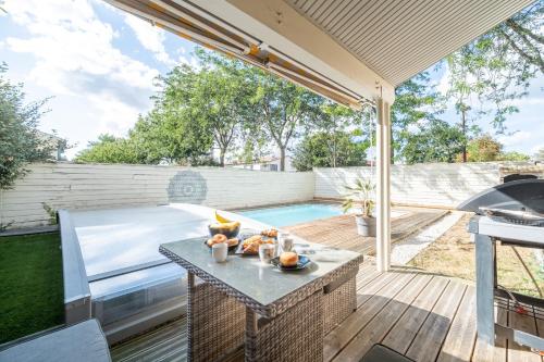 Villa St Simon - 11 couchages, piscine, parking, parfait entre famille, amis ou pros