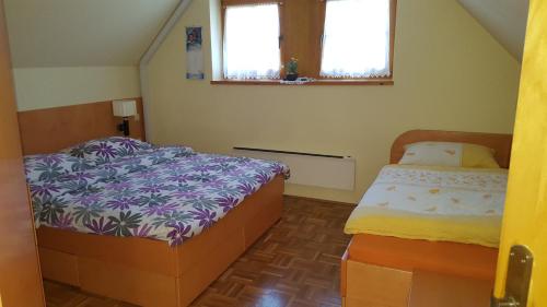 Ένα ή περισσότερα κρεβάτια σε δωμάτιο στο Soncnica Apartment