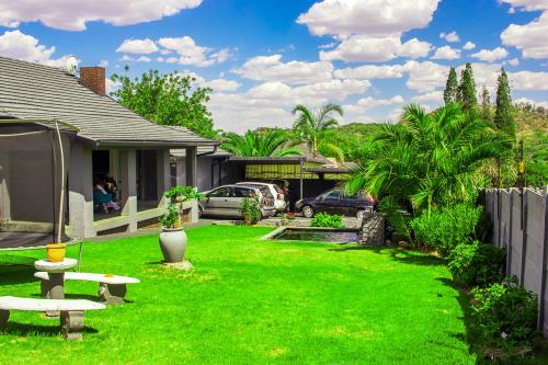 a yard with a green lawn and a house at 28 Wilfred Villa in Johannesburg