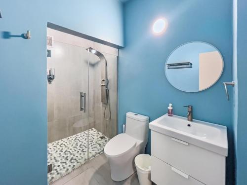 Phòng tắm tại Aquabella 3 Coastal Comfort in Isla Verde