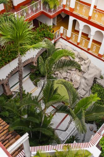 Κήπος έξω από το Hotel Encino Malecón Centro Puerto Vallarta