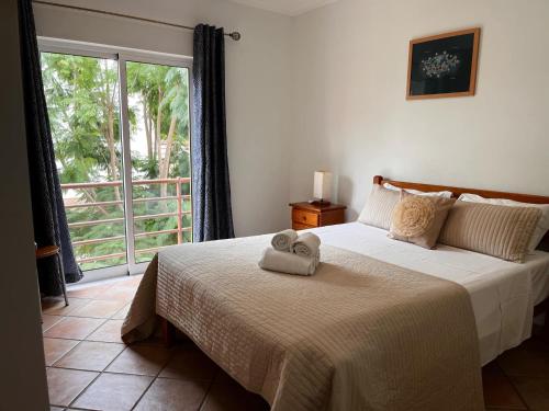2-bed Apartment 5-min Walk to Cabanas Beach Shared Pool Free Parking