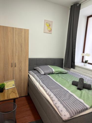 a bedroom with a large bed with a window at ANDA CITY ROOMs in Vienna