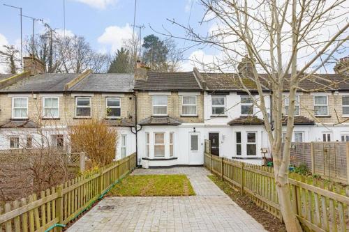 an exterior view of a house with a fence at Furnished Terraced House near Public Attractions, 5 min to Public Transport in Hemel Hempstead