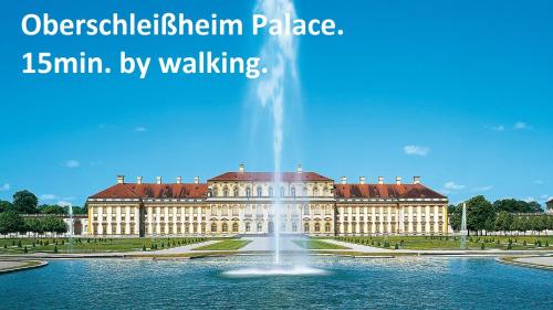 a large building with a fountain in front of it at Cosy 4 room apartment - AC - free parking - balcony - workspace in Oberschleißheim