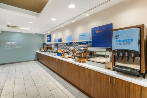 a grocery store aisle with a counter with food at Holiday Inn Express Crestwood by IHG in Crestwood