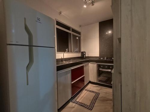 Kuchyň nebo kuchyňský kout v ubytování Elegante AP em Sete Lagoas