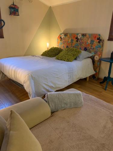Postel nebo postele na pokoji v ubytování Chambre au calme dans maison avec vue