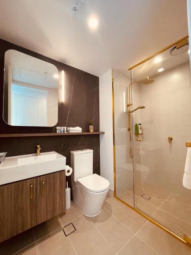 Ванная комната в Cozy Retreat Central Box Hill the Place to Stay