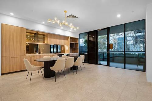 Кухня или мини-кухня в Cozy Retreat Central Box Hill the Place to Stay
