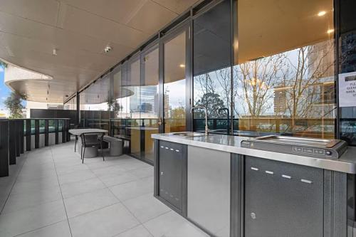 Кухня или мини-кухня в Cozy Retreat Central Box Hill the Place to Stay

