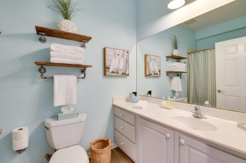 Phòng tắm tại Walkable Condo with View Btwn Rosemary and Alys Beach!