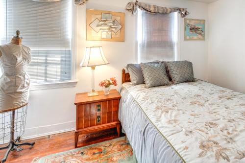 a bedroom with a bed and a dresser and a lamp at 1 Mi to Old Town Historic Area Gem in Alexandria in Alexandria