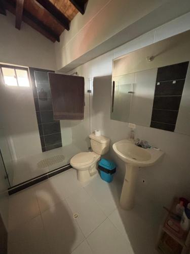 Bilik mandi di Hacienda La Perla- Mesa de los Santos