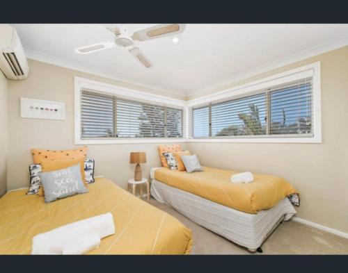 Postel nebo postele na pokoji v ubytování Newport Island Resort