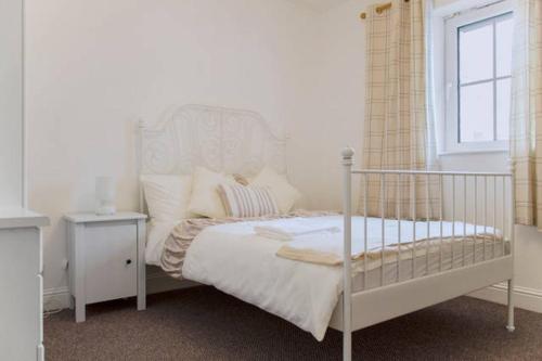 מיטה או מיטות בחדר ב-Heart of Kinsale