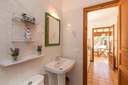 Vannas istaba naktsmītnē Residence Can Confort Formentera
