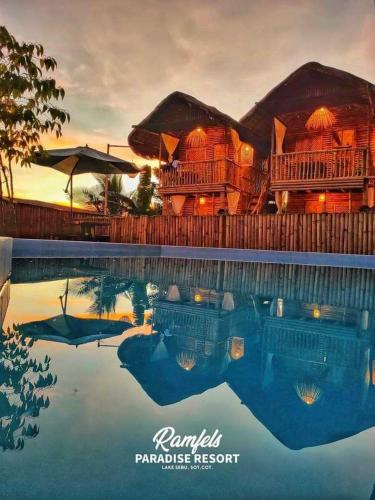 Bazén v ubytování ramfels paradise hotel 1 nebo v jeho okolí