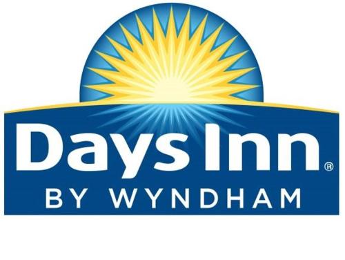 a logo for the days inn by wyndham at Days Inn by Wyndham Camp Verde Arizona in Camp Verde