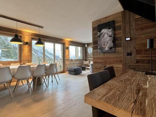 Chalet in 4 Vallées with Ski-In Access