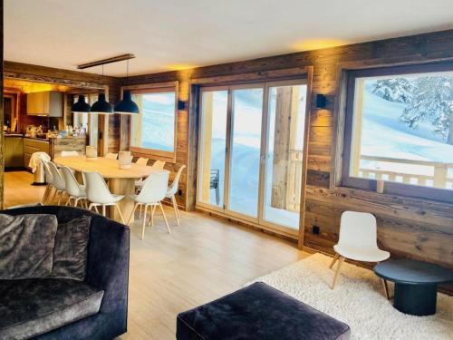 Chalet in 4 Vallées with Ski-In Access