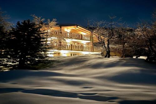 Chalet in 4 Vallées with Ski-In Access