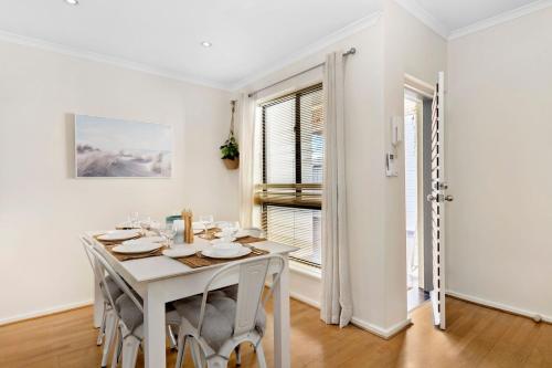 Φωτογραφία από το άλμπουμ του Belle Escapes - Seascape on Seaview - 3 Bedroom σε Henley Beach South