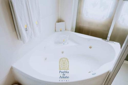 Ένα μπάνιο στο Hotel Puebla de Antaño